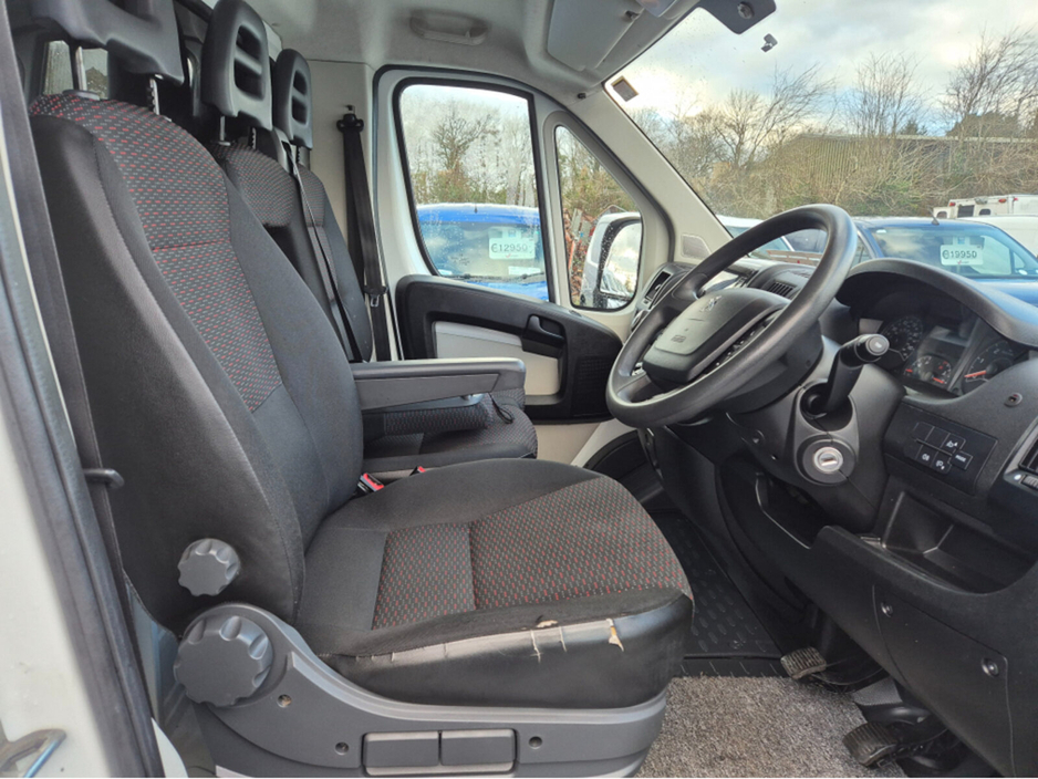 2019 Peugeot Boxer - image 8