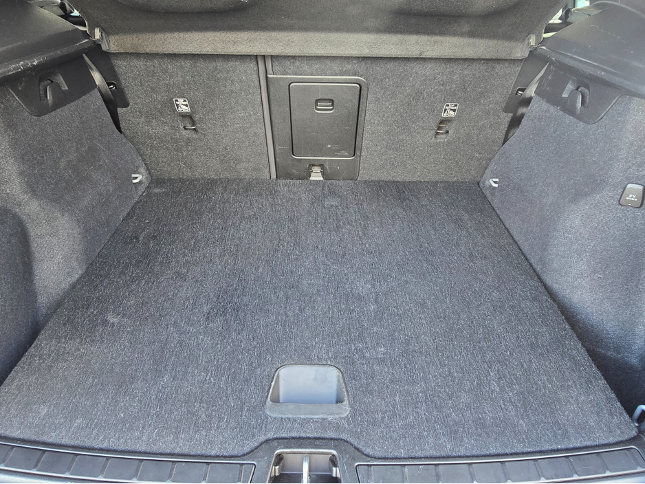 2023 Volvo XC40 - image 33