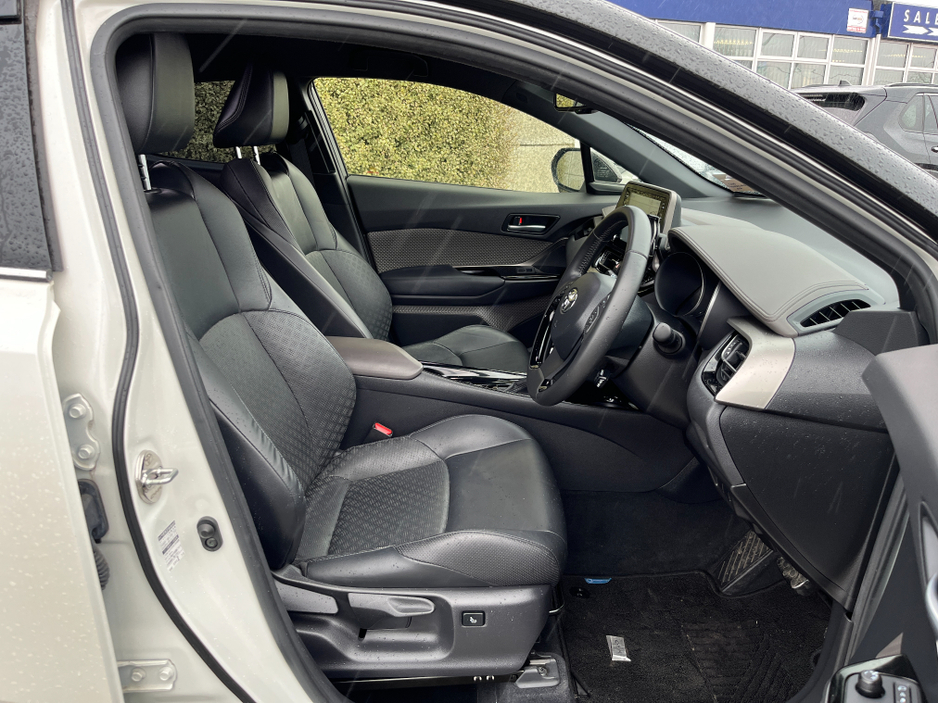2020 Toyota C-HR - image 10