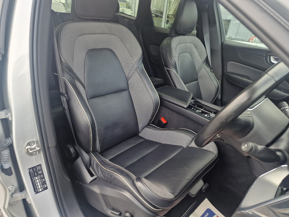 2020 Volvo XC60 - image 23