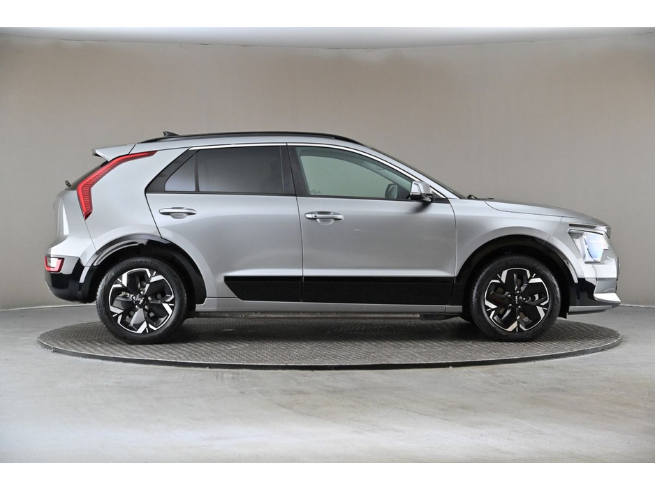 2023 Kia Niro - image 11