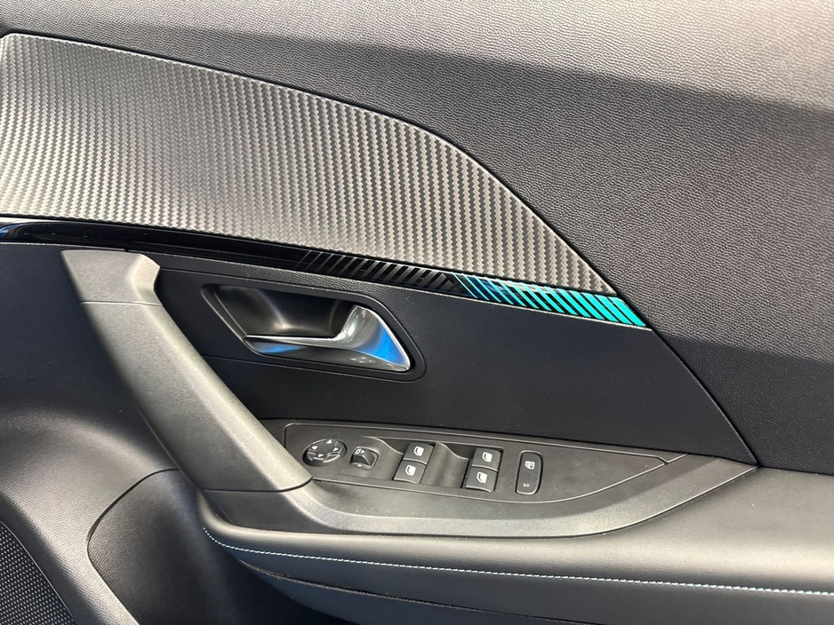 2023 Peugeot 2008 - image 11