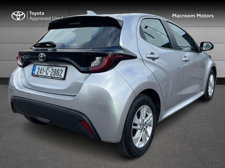 2024 Toyota Yaris - image 2