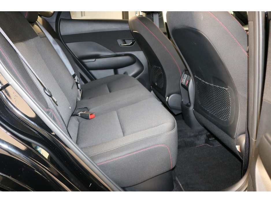 2025 Hyundai Kona - image 9