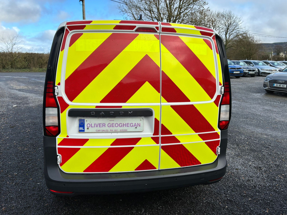 2023 Volkswagen Caddy - image 12