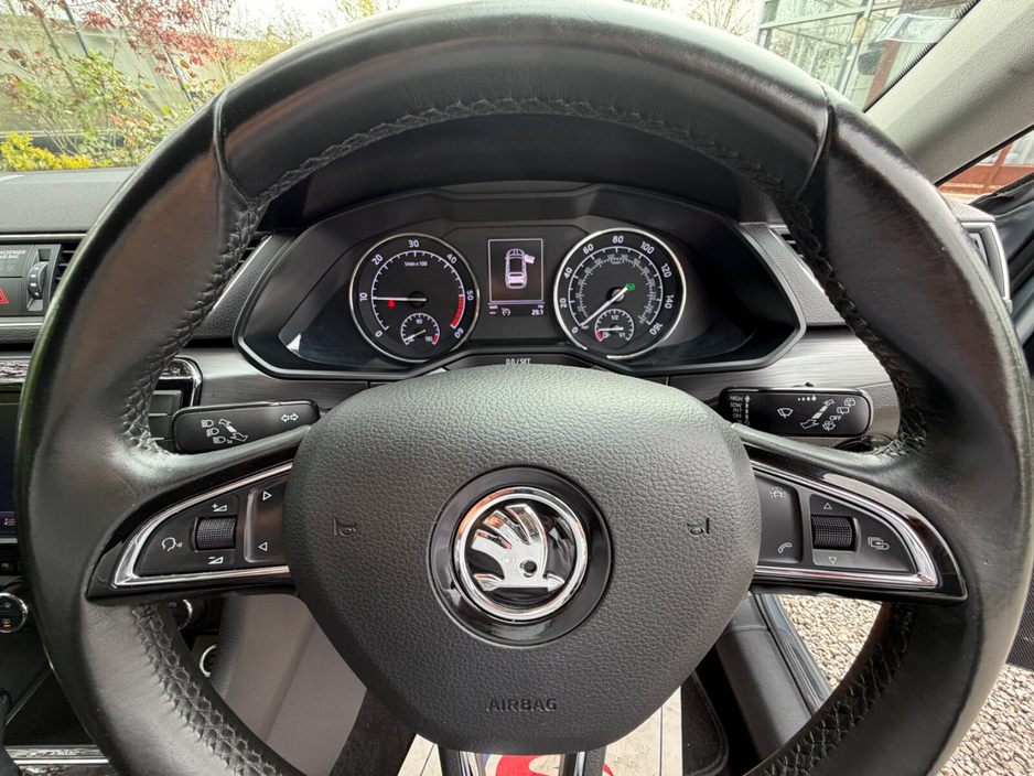 2017 Skoda Superb - image 9