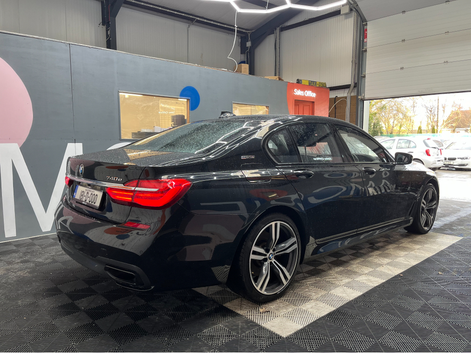 2018 BMW 7 Series 2018 BMW 740E iPERFORMANCE M-SPORT 2.0 AUTOMATIC / CRUISE CONTROL / 360° PARKING CAMERA / ELECTRIC MEMORY HEATED & MASSAGING SEATS / REAR HEATED SEATS / PADDLE SHIFTERS