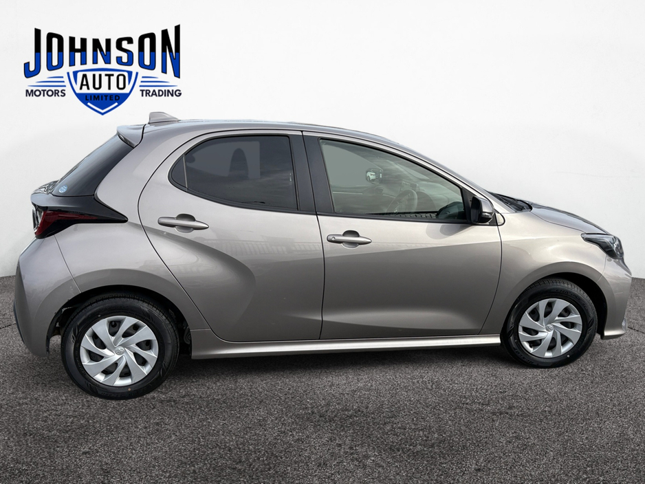 2020 Toyota Yaris - image 6