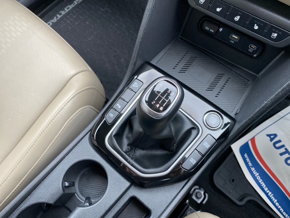 2022 Kia Sportage - image 19