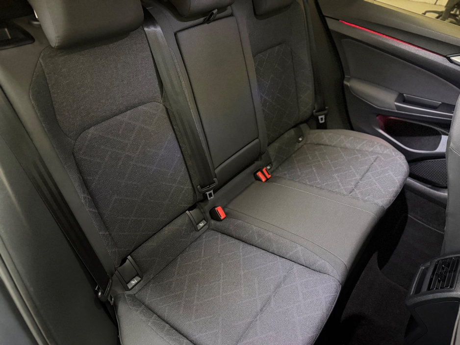 2022 Volkswagen Golf - image 17