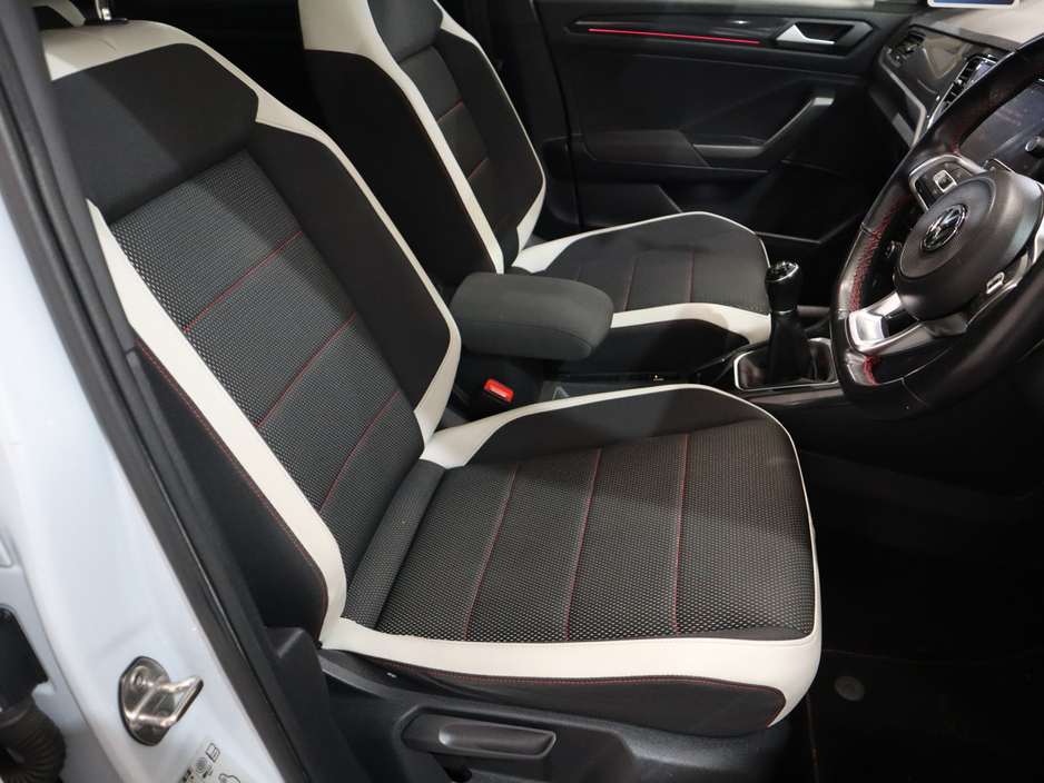 2019 Volkswagen T-Roc *80* SPORT 1.5 TSI MANUAL 6SPEED FWD 150HP 5 5DR €19,800