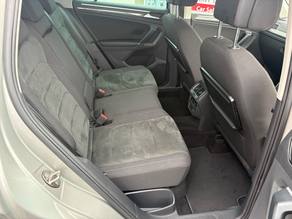 2016 Volkswagen Tiguan - image 11