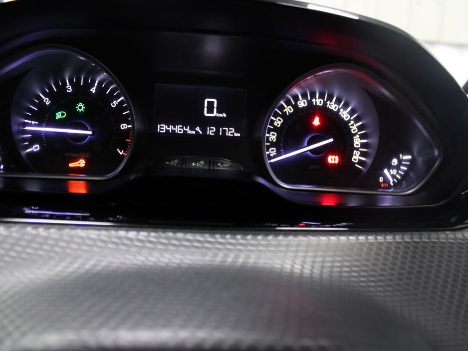 2018 Peugeot 208 - image 17