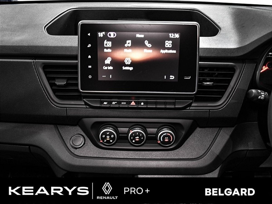 2025 Renault Trafic - image 9