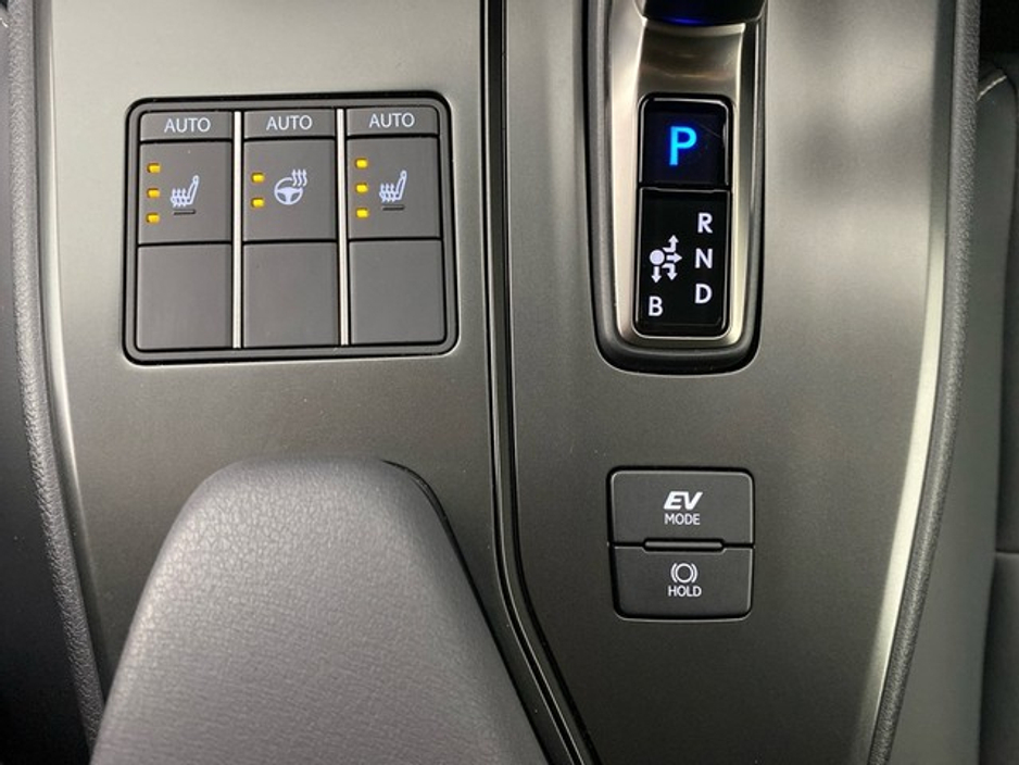 2025 Lexus UX 250 H F Sport Design €49,950