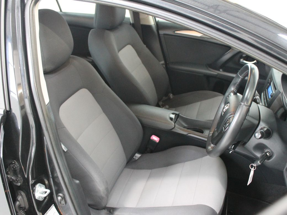 2016 Toyota Avensis - image 12