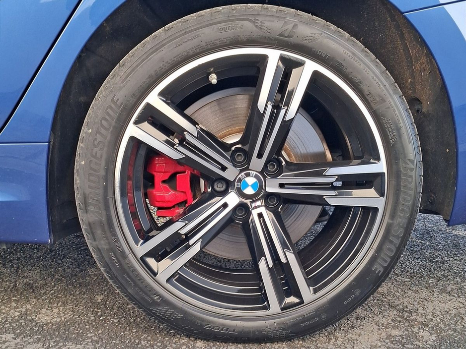 2025 BMW 3 Series - image 13