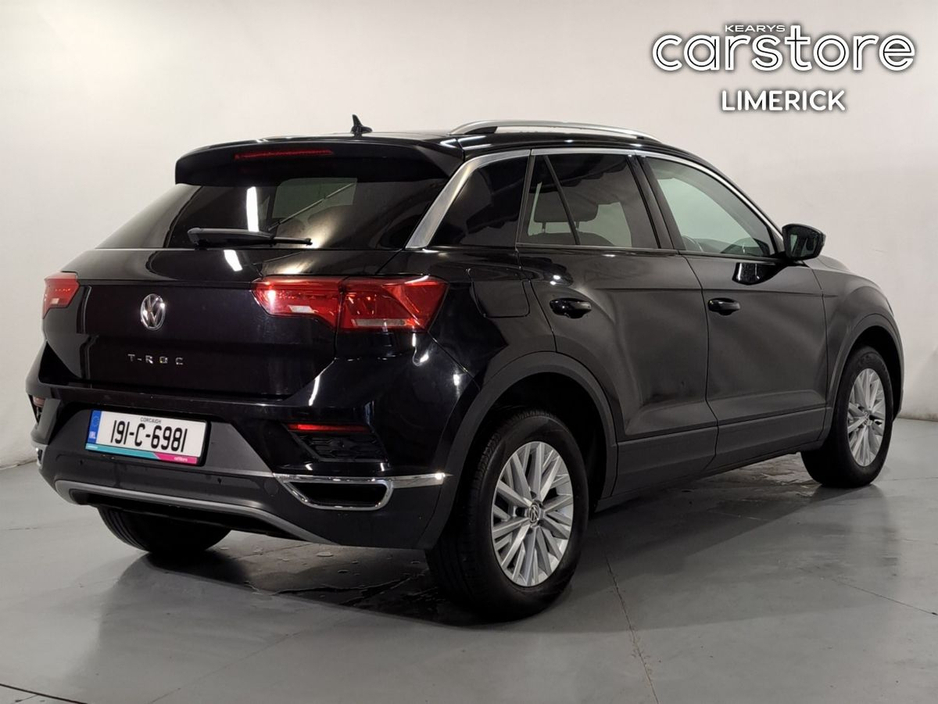 2019 Volkswagen T-Roc - image 3