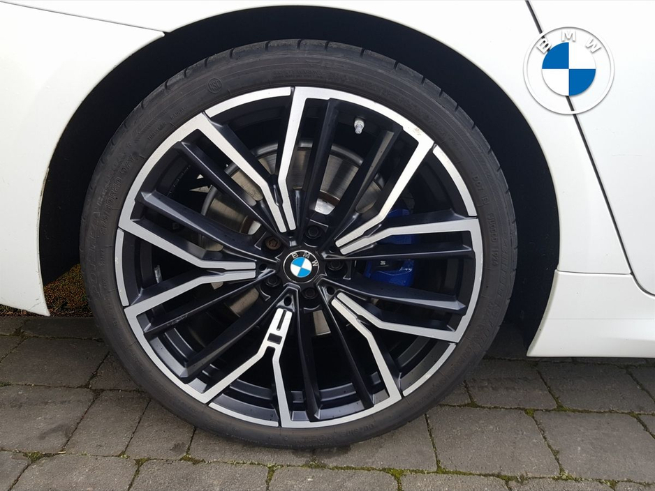 2021 BMW 5 Series - image 13