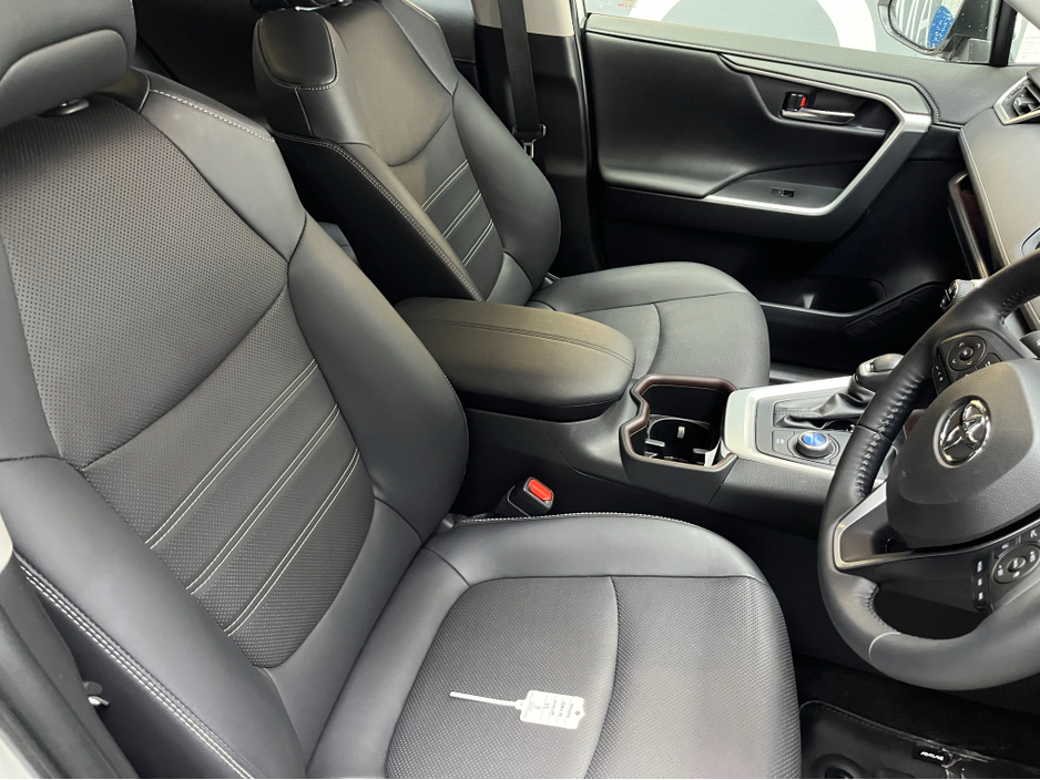 2025 Toyota Rav4 - image 11