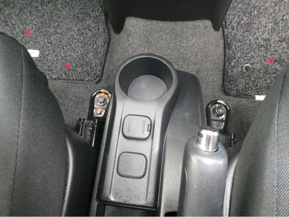 2013 Mazda Mazda2 - image 23