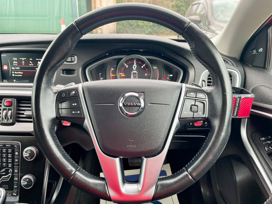 2017 Volvo V40 - image 24