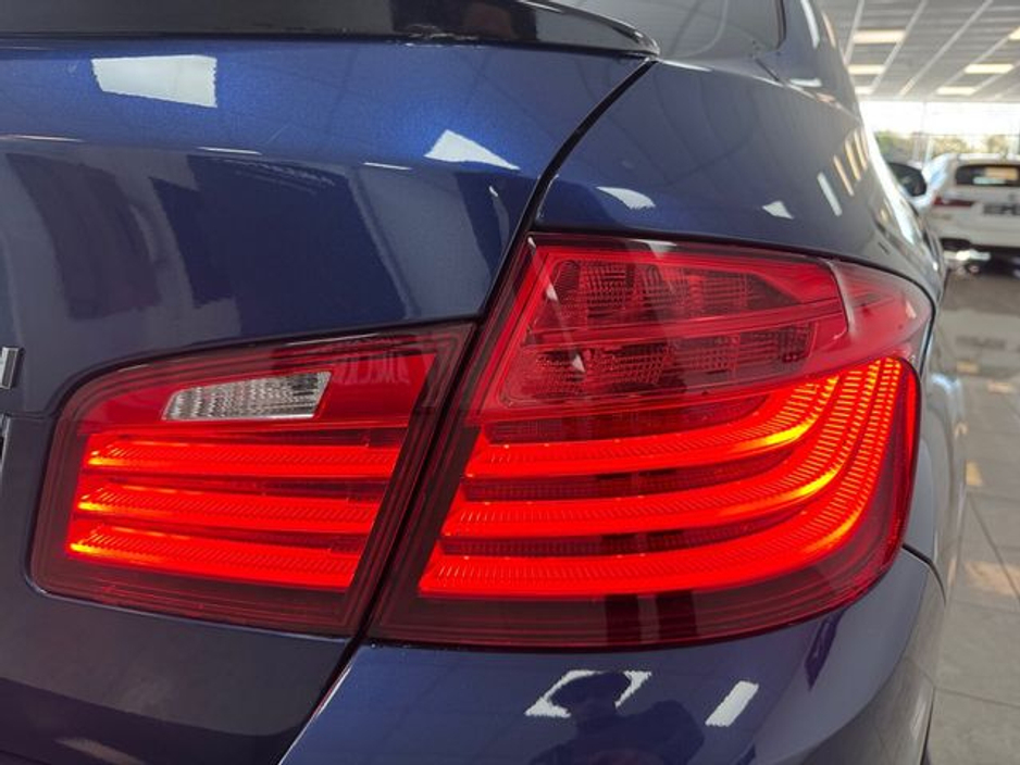 2016 BMW 5 Series - image 20