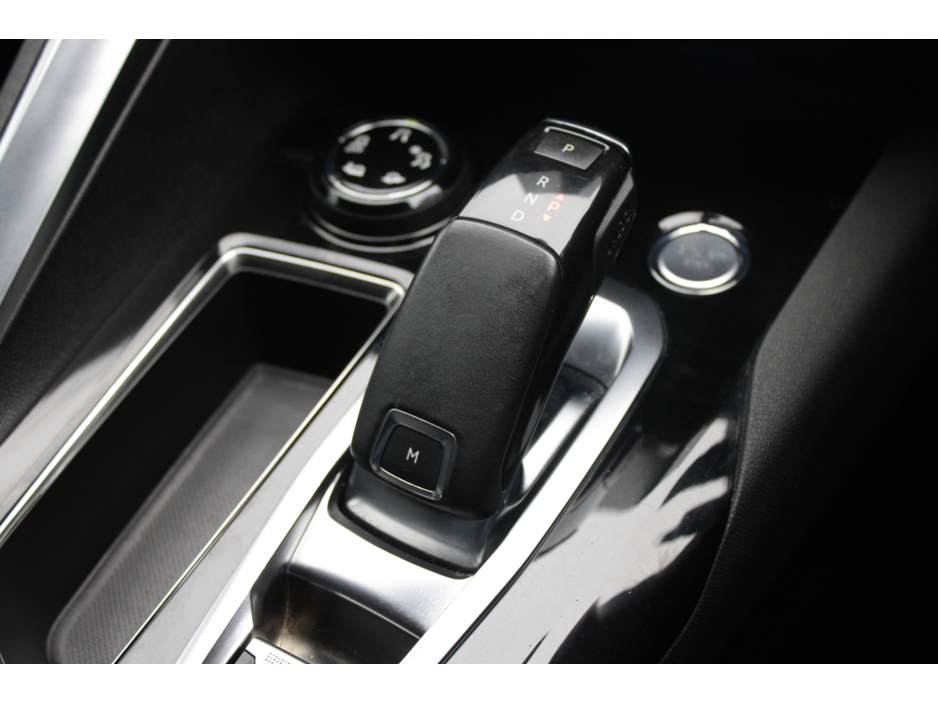 2018 Peugeot 5008 - image 18