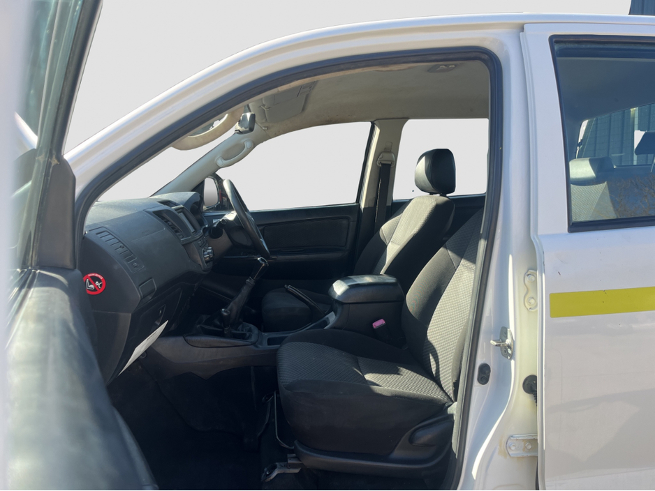 2016 Toyota Hilux - image 15