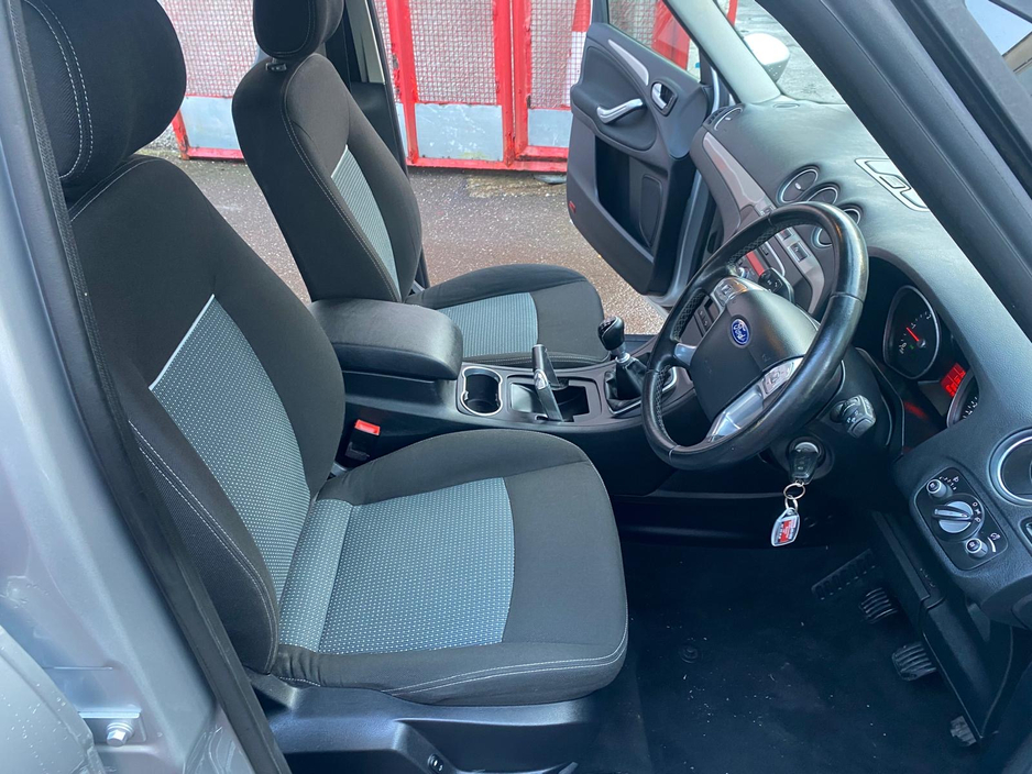 2013 Ford Galaxy - image 13