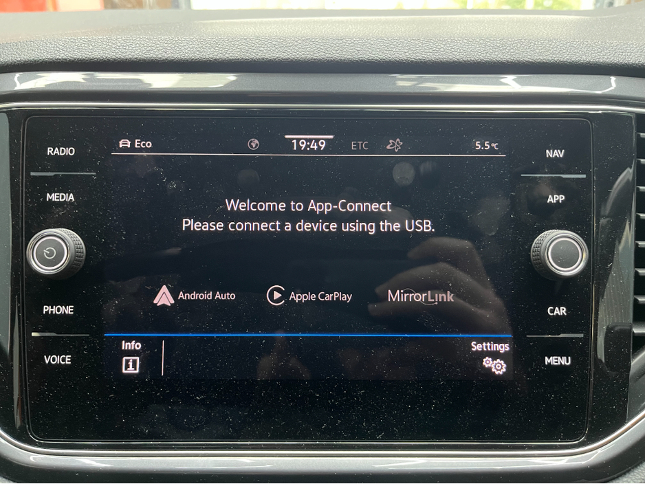 2021 Volkswagen T-Roc - image 21