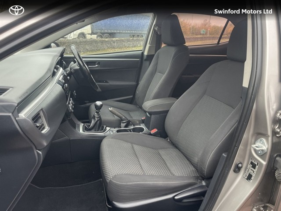 2016 Toyota Corolla - image 6