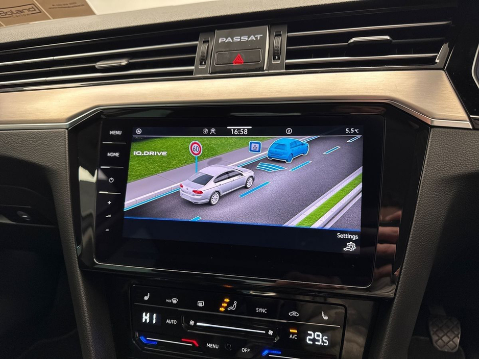 2022 Volkswagen Passat - image 15