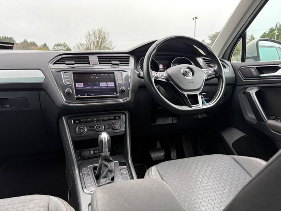 2017 Volkswagen Tiguan - image 11