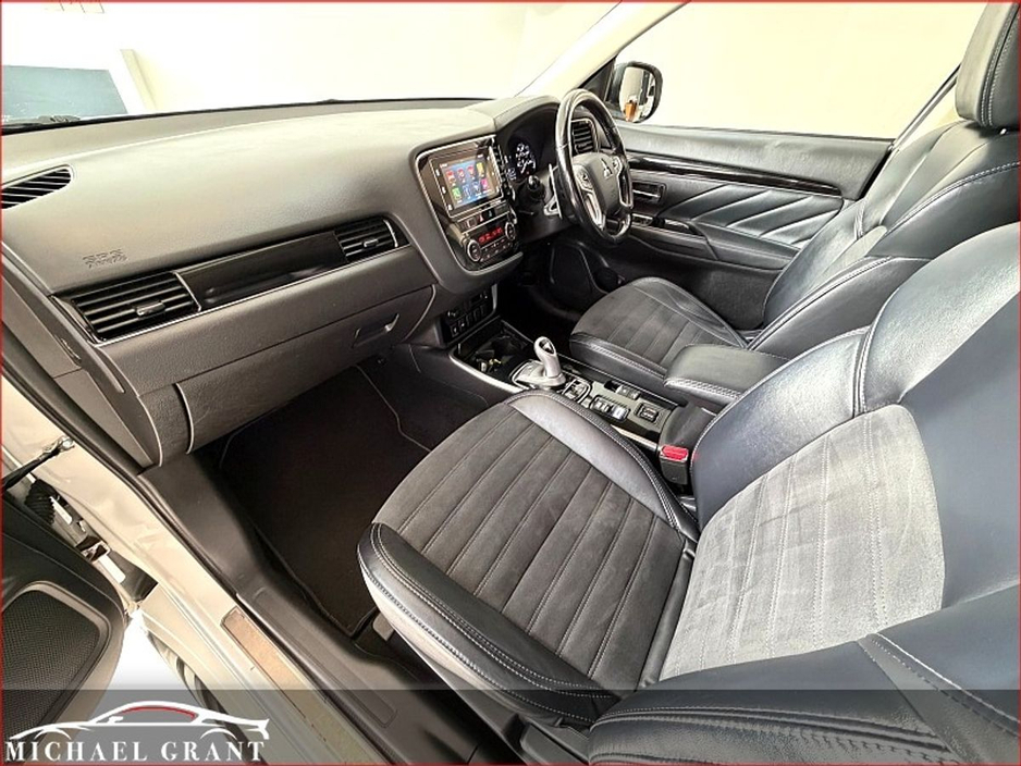 2018 Mitsubishi Outlander - image 16