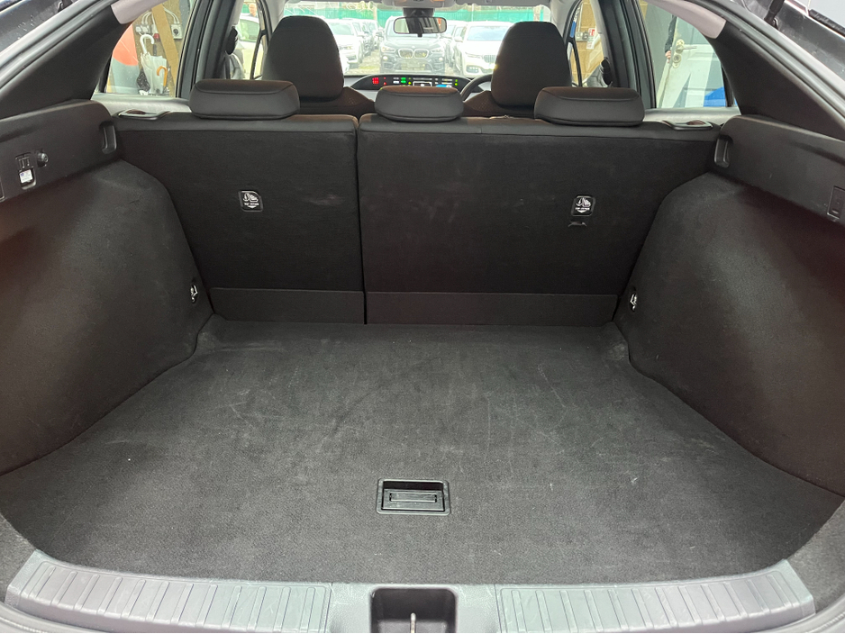 2022 Toyota Prius - image 11