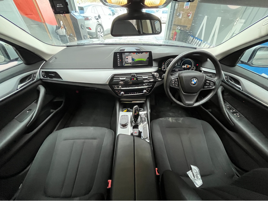 2017 BMW 5 Series - image 18