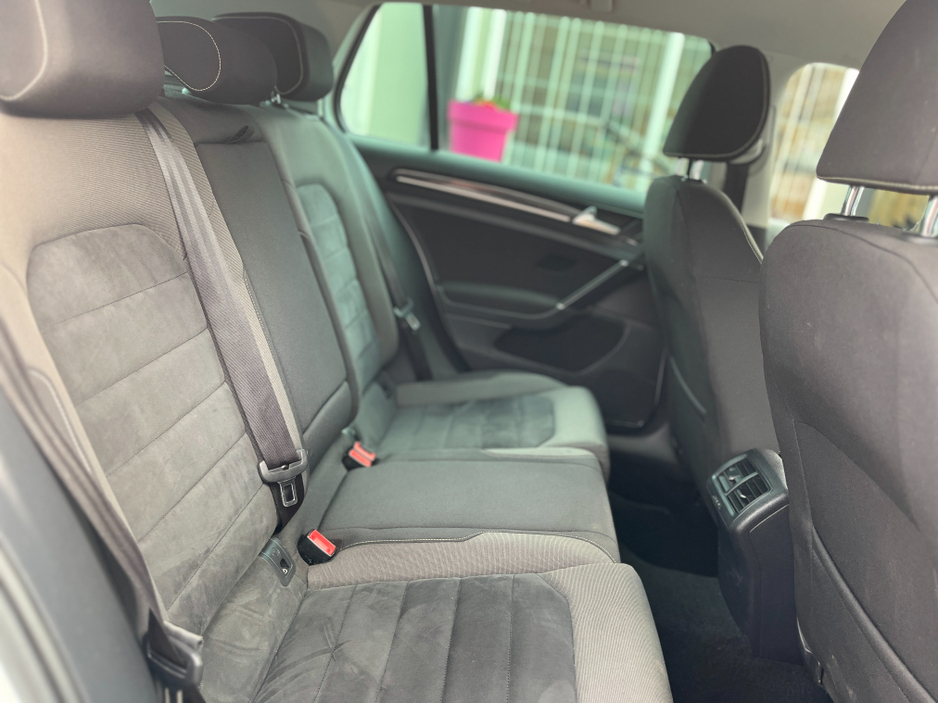 2013 Volkswagen Golf - image 16