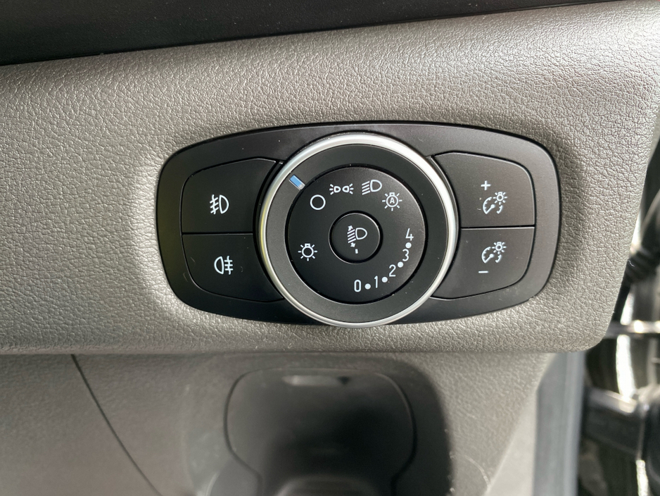 2021 Ford Transit Custom - image 15