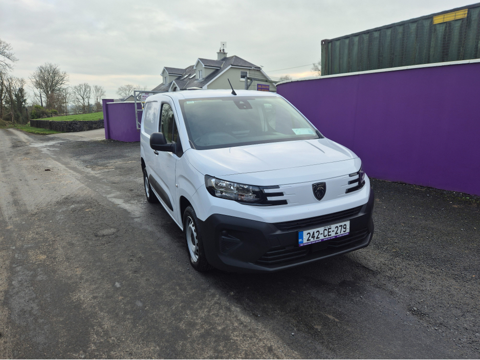 2024 Peugeot Partner - image 2