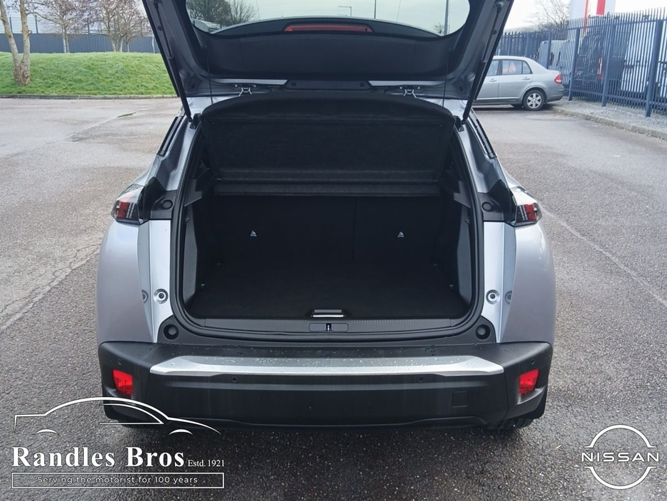 2022 Peugeot 2008 - image 15