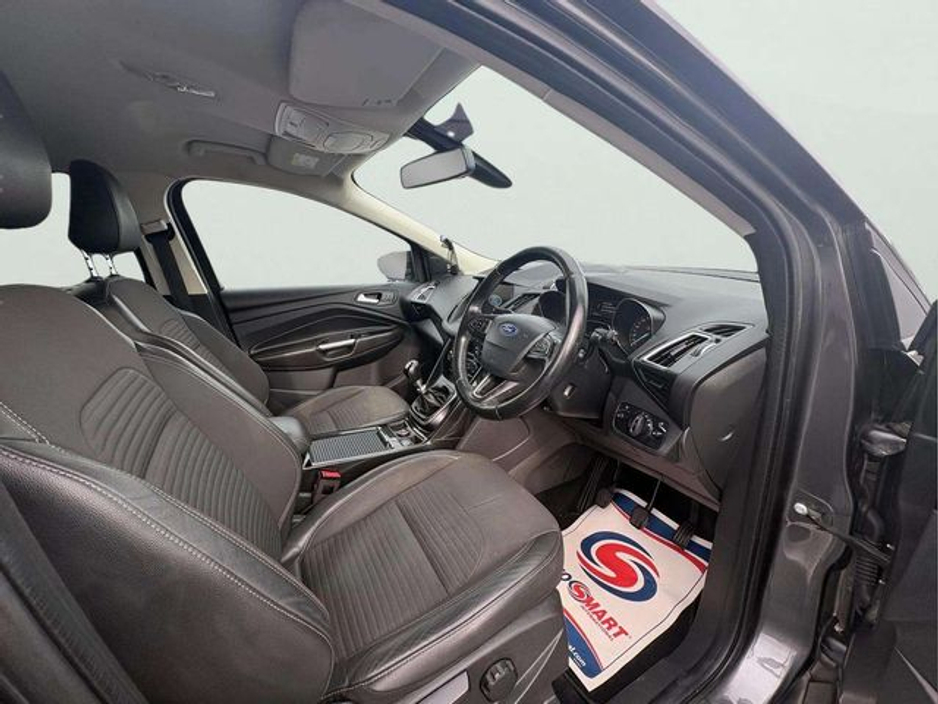 2017 Ford Kuga - image 8