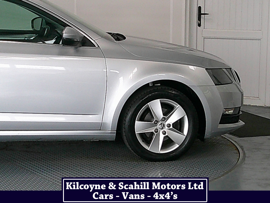 2020 Skoda Octavia - image 31