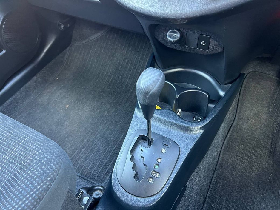 2018 Toyota Yaris - image 11