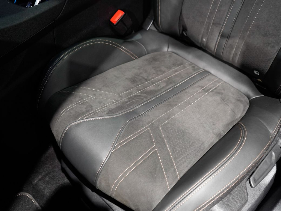 2021 Peugeot 3008 - image 24