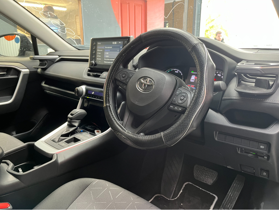 2022 Toyota Rav4 - image 9