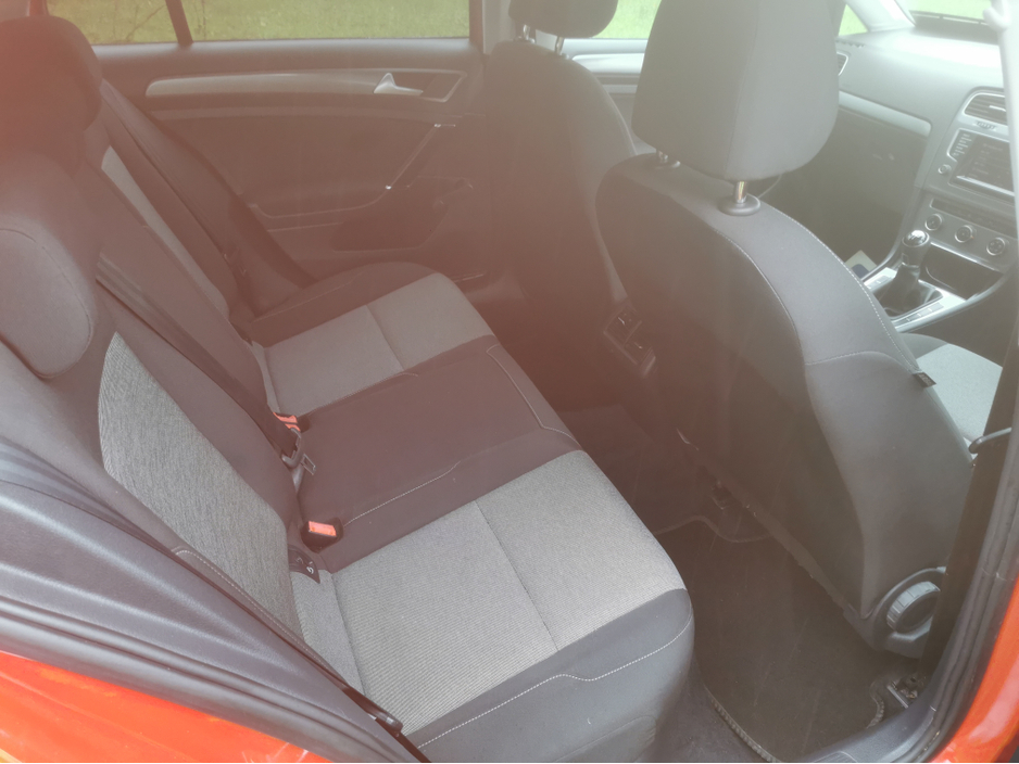 2015 Volkswagen Golf - image 12