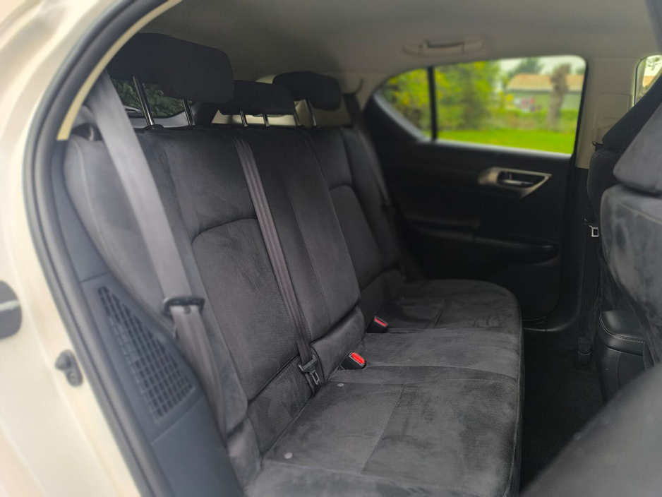 2017 Lexus CT 200 h - image 25