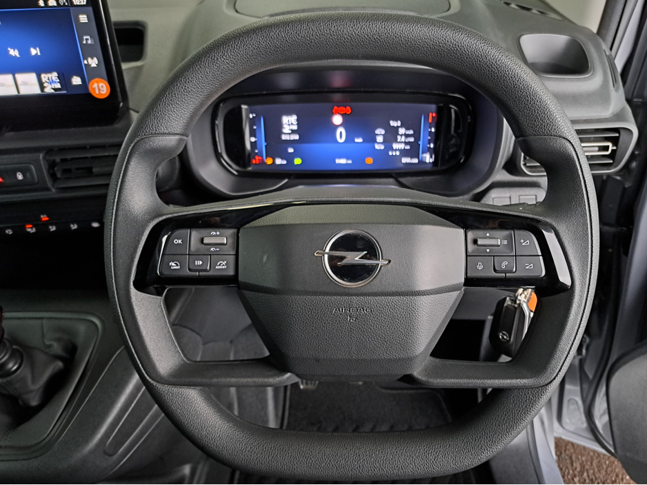 2025 Opel Combo SPORTIVE L1H1 1.5TD 100BHP **REVERSING CAMERA** €19,919