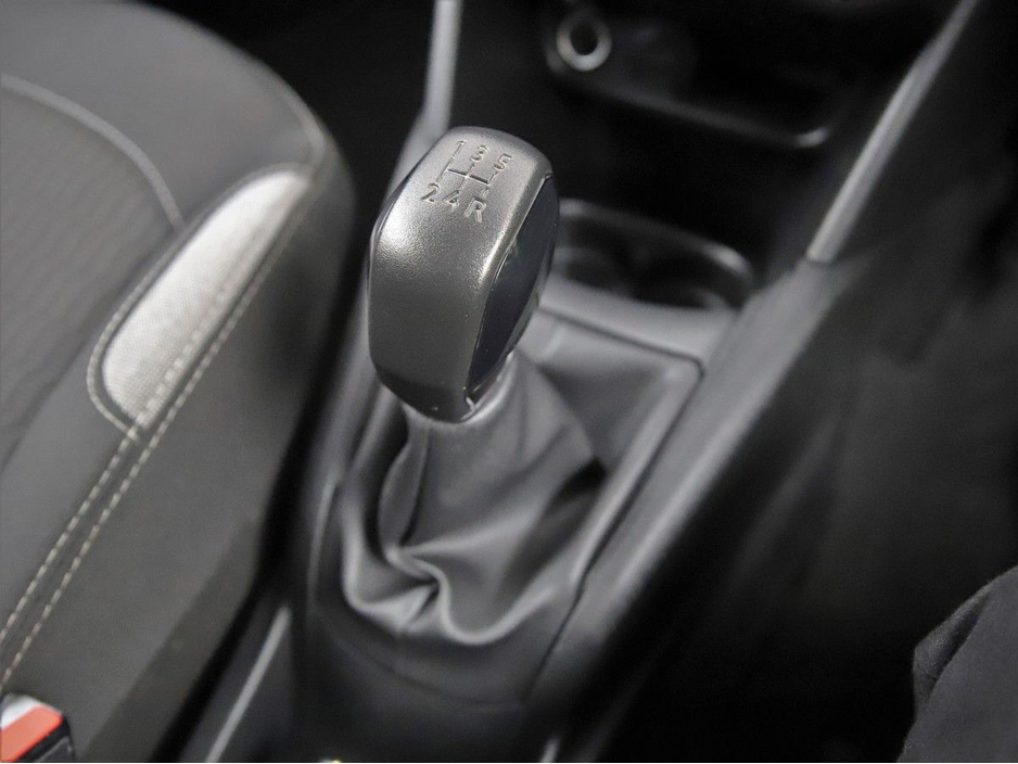 2015 Peugeot 208 - image 24